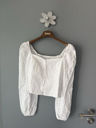 Haut blanc à manches longues en broderie anglaise taille M