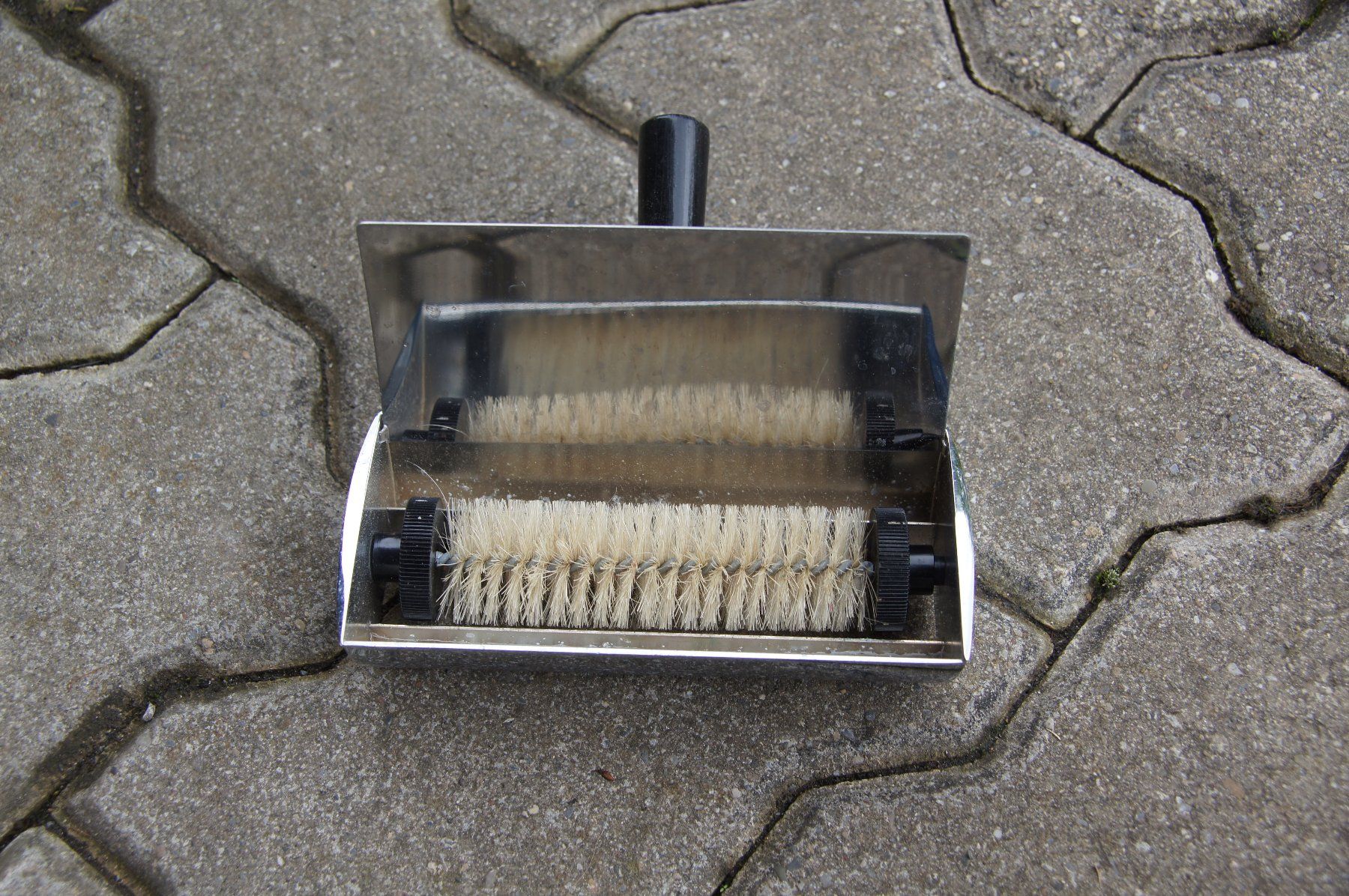 Geschirrsets: Ramassoire de table – Gebraucht aus Sierre von Erjou