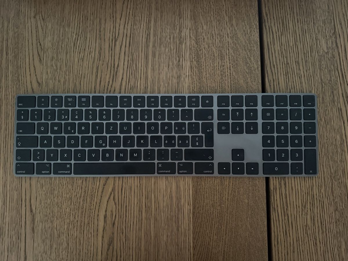 Apple Claviers: Apple Magic Keyboard CH und Magic Mouse 2 – D'occasion à Zürich par SA90 1