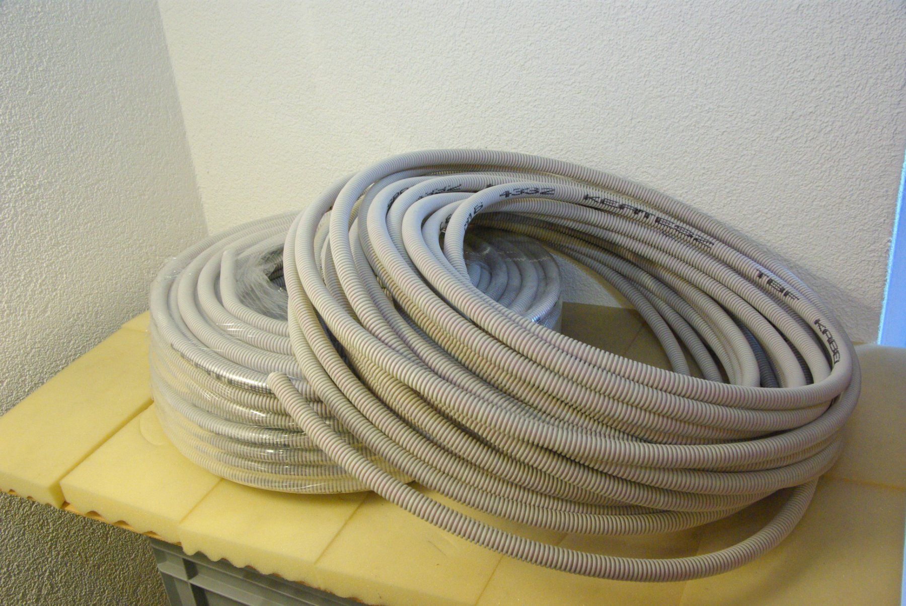 Tubi & Tubi flessibili: Installationsrohr gerillt M16, hellgrau – Nuovo (secondo la descrizione) da Herisau venduto da Cevianer1844