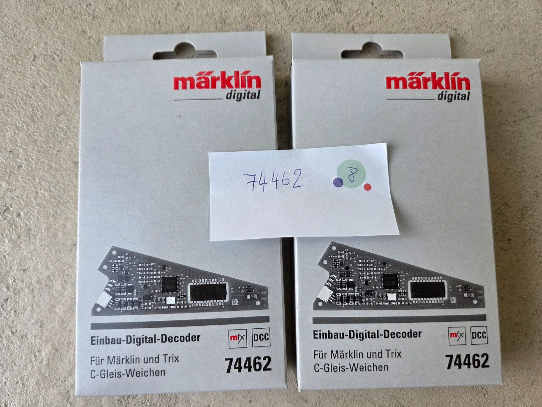 Märklin Modellini di ferrovie: Märklin Einbau-Digital-Decoder 74462 (8) - 2 Stk. – Nuovo e nell'imballaggio originale da Udligenswil venduto da Giordi3