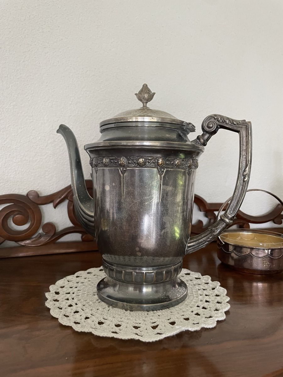 Teekannen: antike Teekanne Silberfarben Jugendstil – Gebraucht aus Emmenbrücke von Ladyboutique