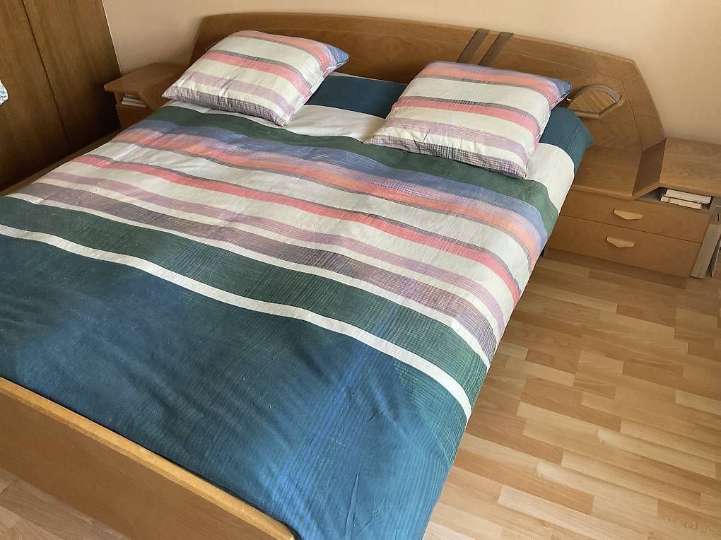 Betten: Lit 160X 200 avec commode – Gebraucht aus Miège von mp8_x6yt 2