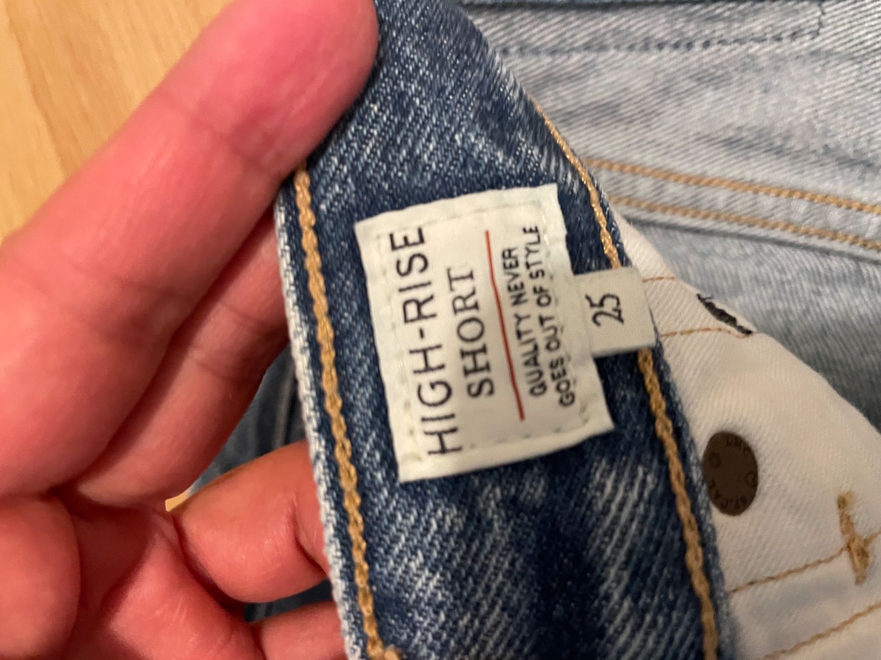 Levi's Jeans: Levis High Rise Shorts 25 – Usato da Zürich venduto da ocimen 3