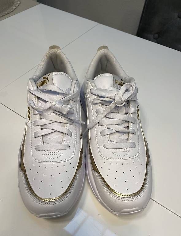 Chaussures hommes: PUMA SNEAKER WEISS/GOLD GRÖSSE EU 40.5 – D'occasion à Ebikon par lau_vnq7 1