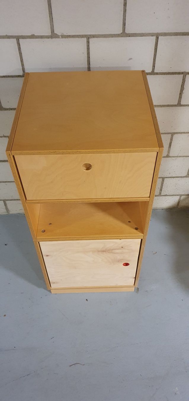 Cassettiere: Regalmöbel (Kommode) mit Schublade und Klapptüre – Usato da Windisch venduto da tbielmann 1