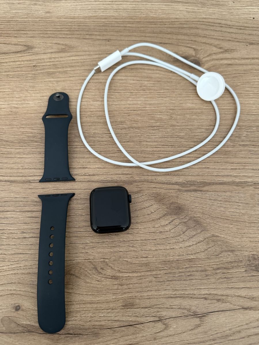Apple Smartwatch: Apple Watch SE (2. Gen) – D'occasion à Niederuzwil par celine.m 1