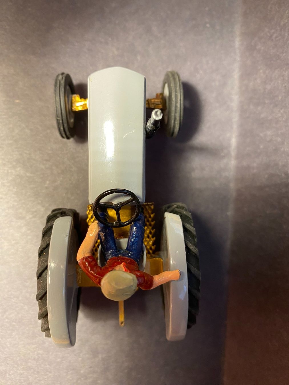 Massey Ferguson Modellini d'auto: Ferguson TE 20 Oldtimer Traktor mit Figur Handmade 1:32 – Usato da Spiez venduto da Mlandcruiser 8