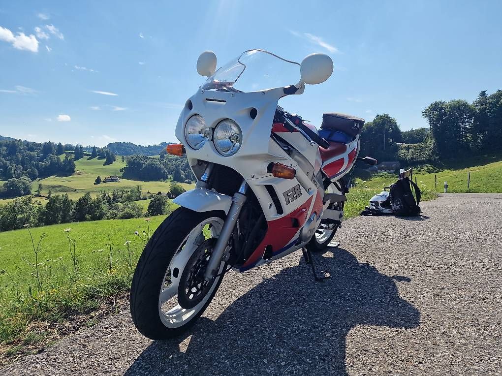 Yamaha Strasse: Yamaha FZR 600 – Gebraucht aus Dietschwil von yama125er