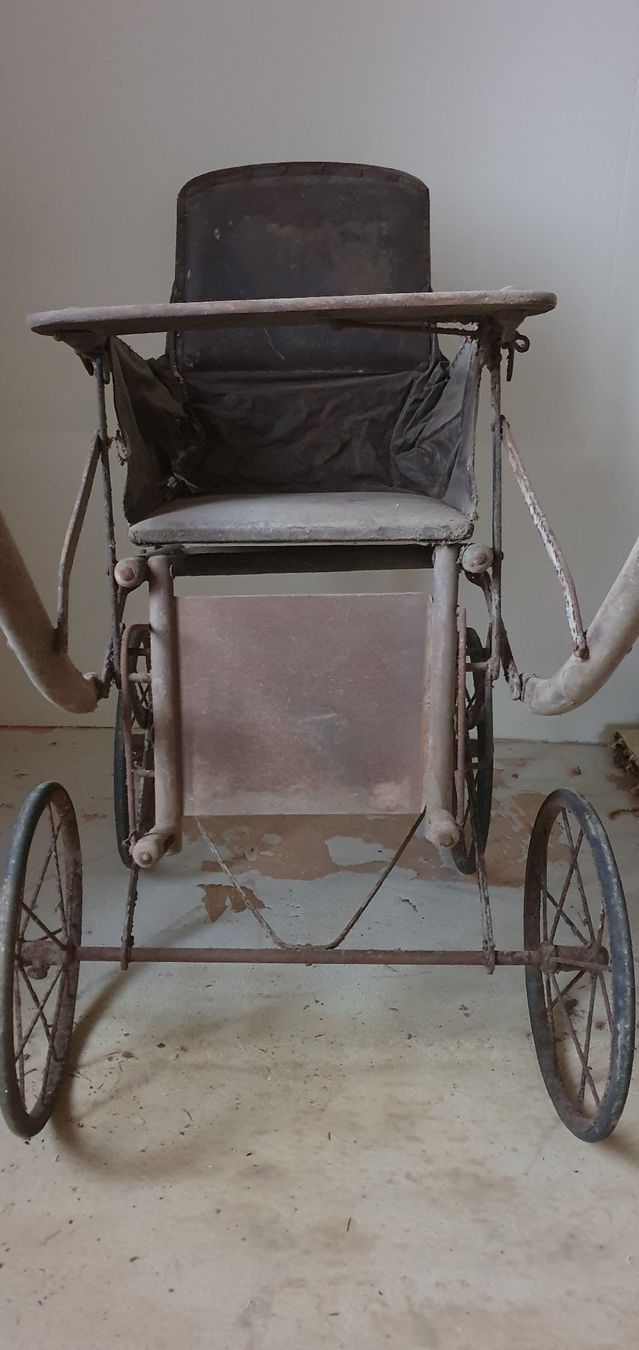 Kinderwagen: Kinderwagen antik – Defekt aus Bözberg von markmcge 1