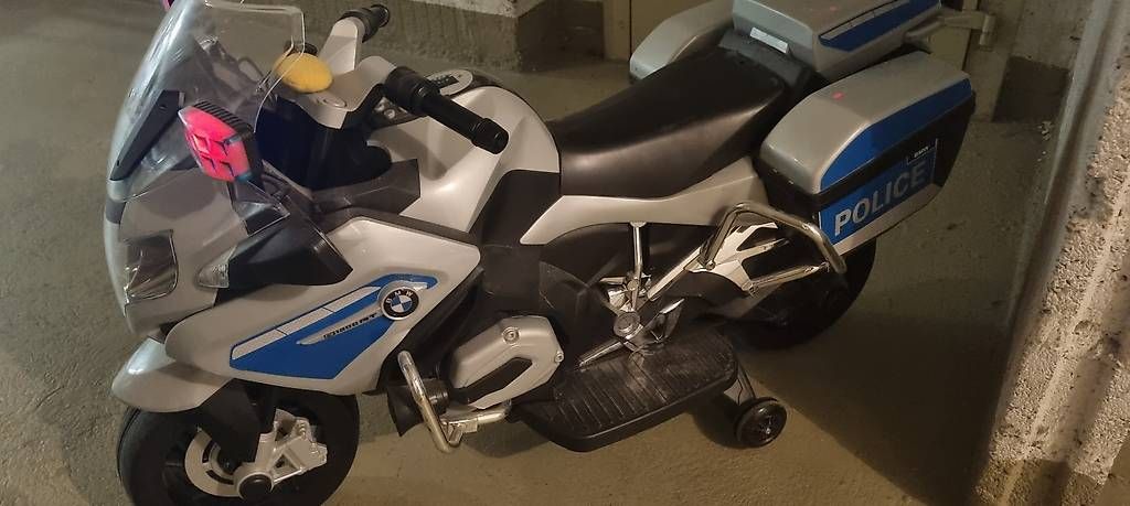 Fahrzeuge für Kinder: Bmw Polizei Kindermotorrad – Gebraucht aus Landquart von Predi91 2