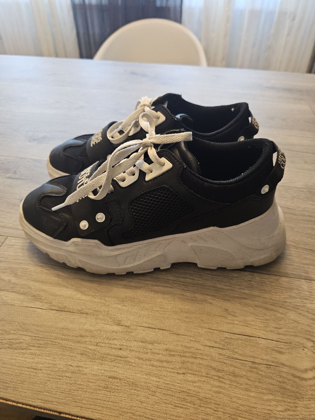 Versace Scarpe da uomo: versace jeans schuhe gr 40 – Usato da Münchenbuchsee venduto da Kappa8 1