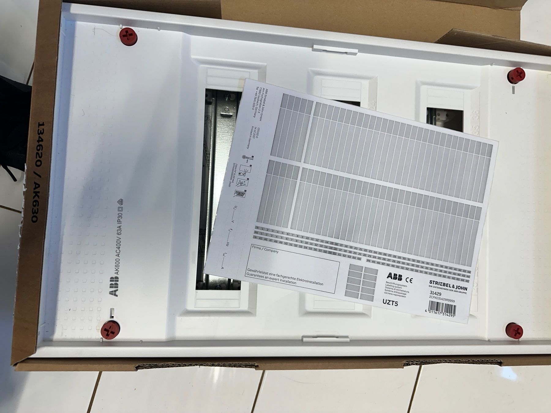 Hager Alimentazione elettrica: ABB AP Verteiler 3 Reihen – Nuovo (secondo la descrizione) da niederhasli venduto da rami016 2
