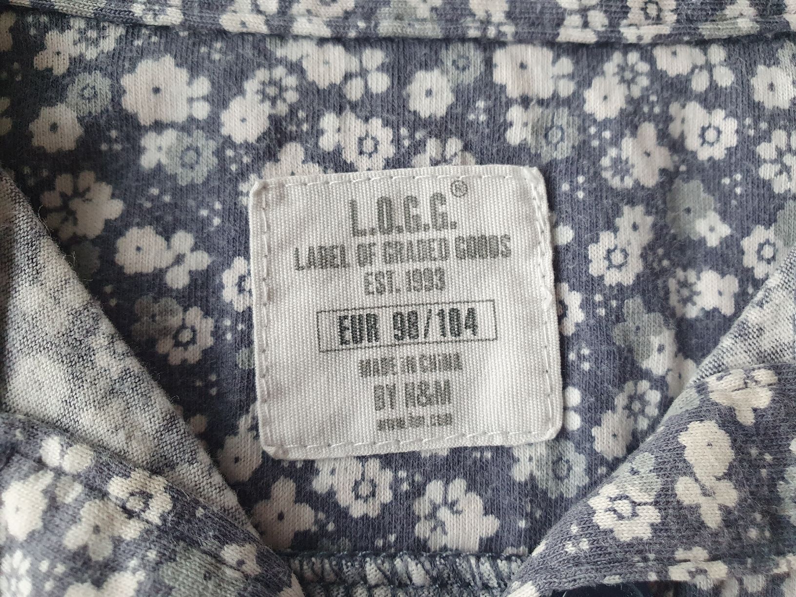 H&M Camicette, T-shirt & Top: Shirt mit Blumen Gr. 98/104 – Usato da Villars-sur-Glâne venduto da richardette 4