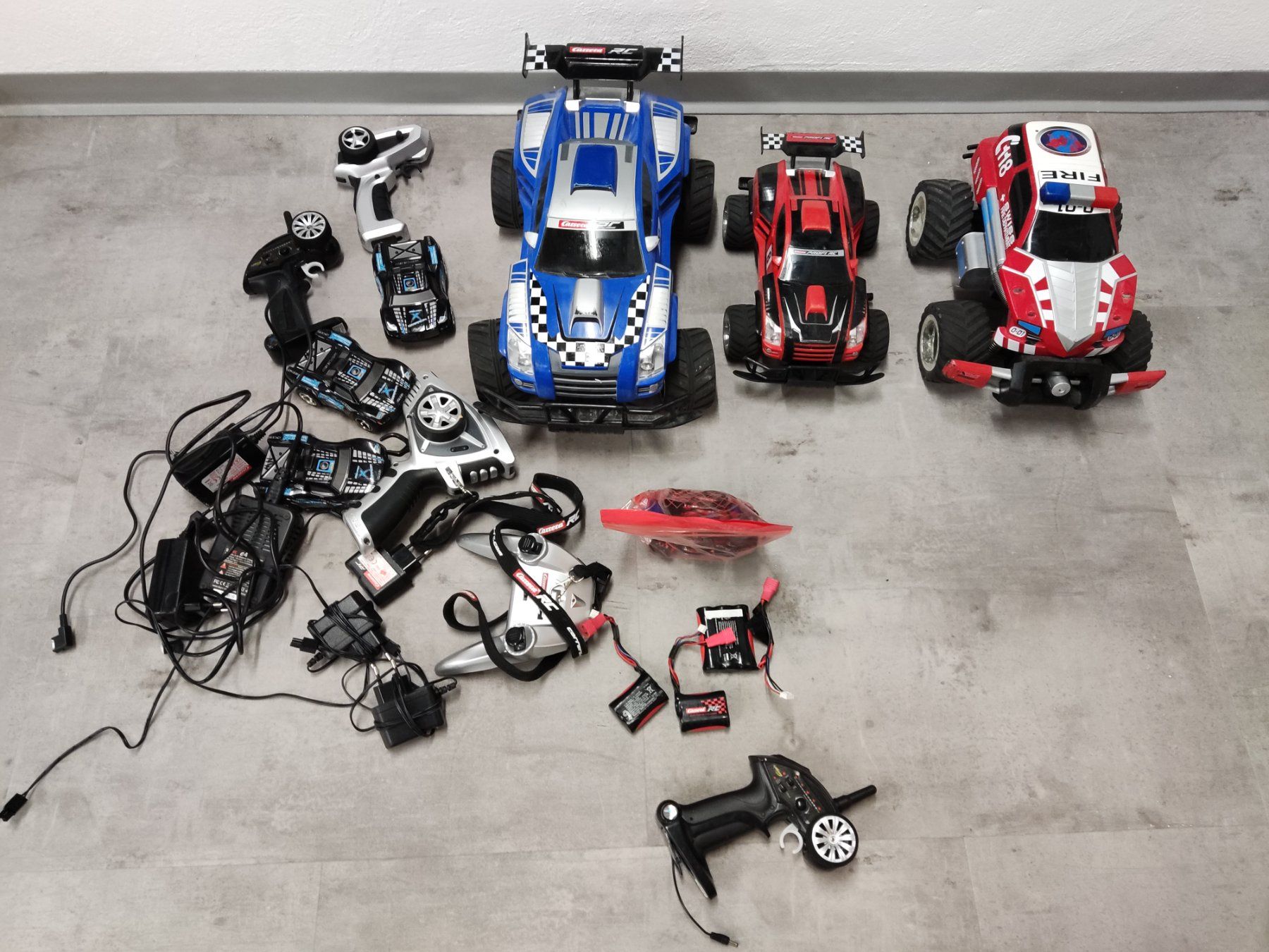 Carrera RC Modellbau: Rc Carrera ferngesteuertes Auto set – Defekt aus Mörschwil von