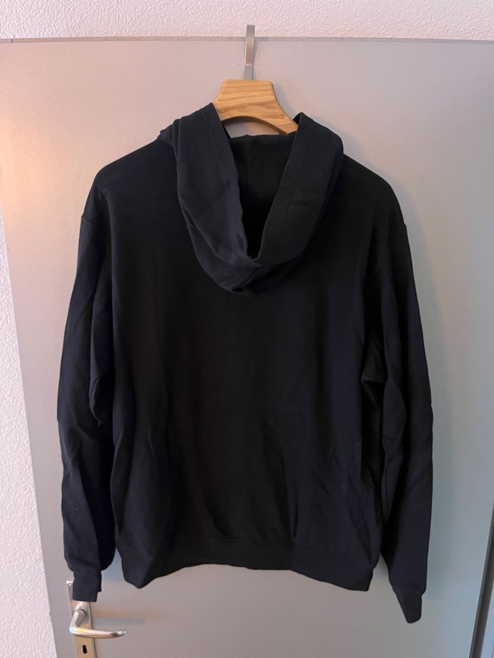 Pullover & Sweatshirts: Helly Hansen Pullover Schwarz – Gebraucht aus Bern von leokislig 1
