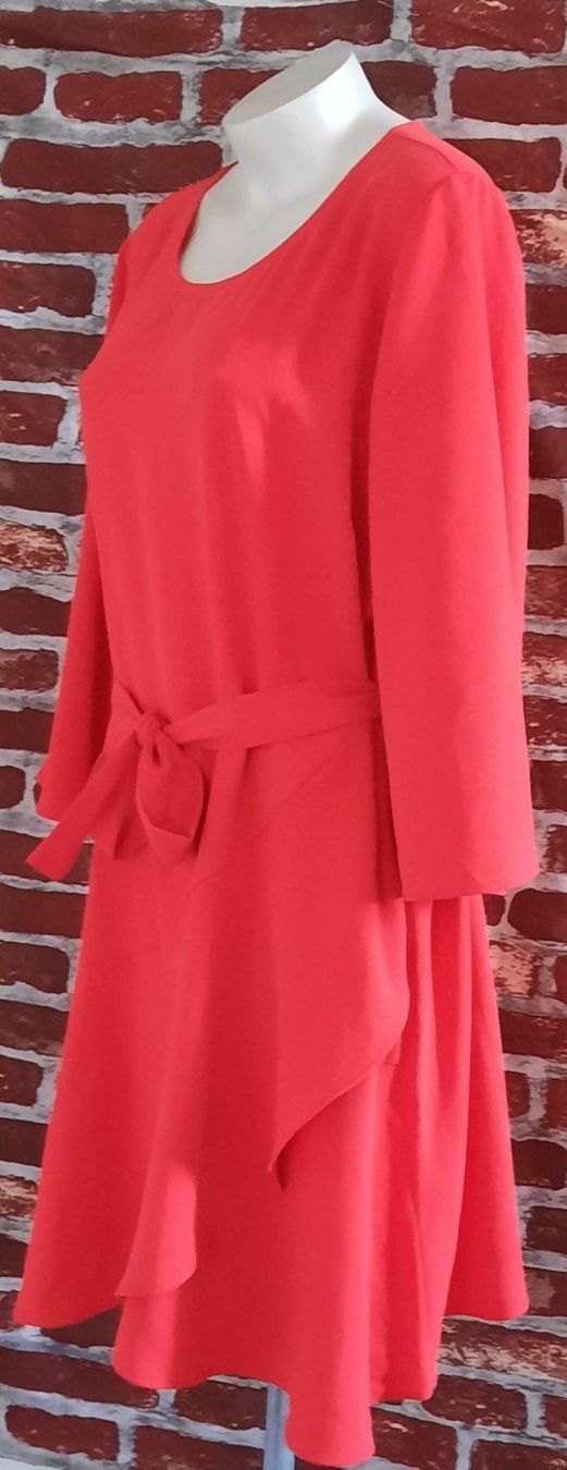 Avant Premiere Kleider: AVANT PREMIERE edles Midikleid rot Gr.44 – Neu (gemäss Beschreibung) aus Seuzach von VT-Collections1 1