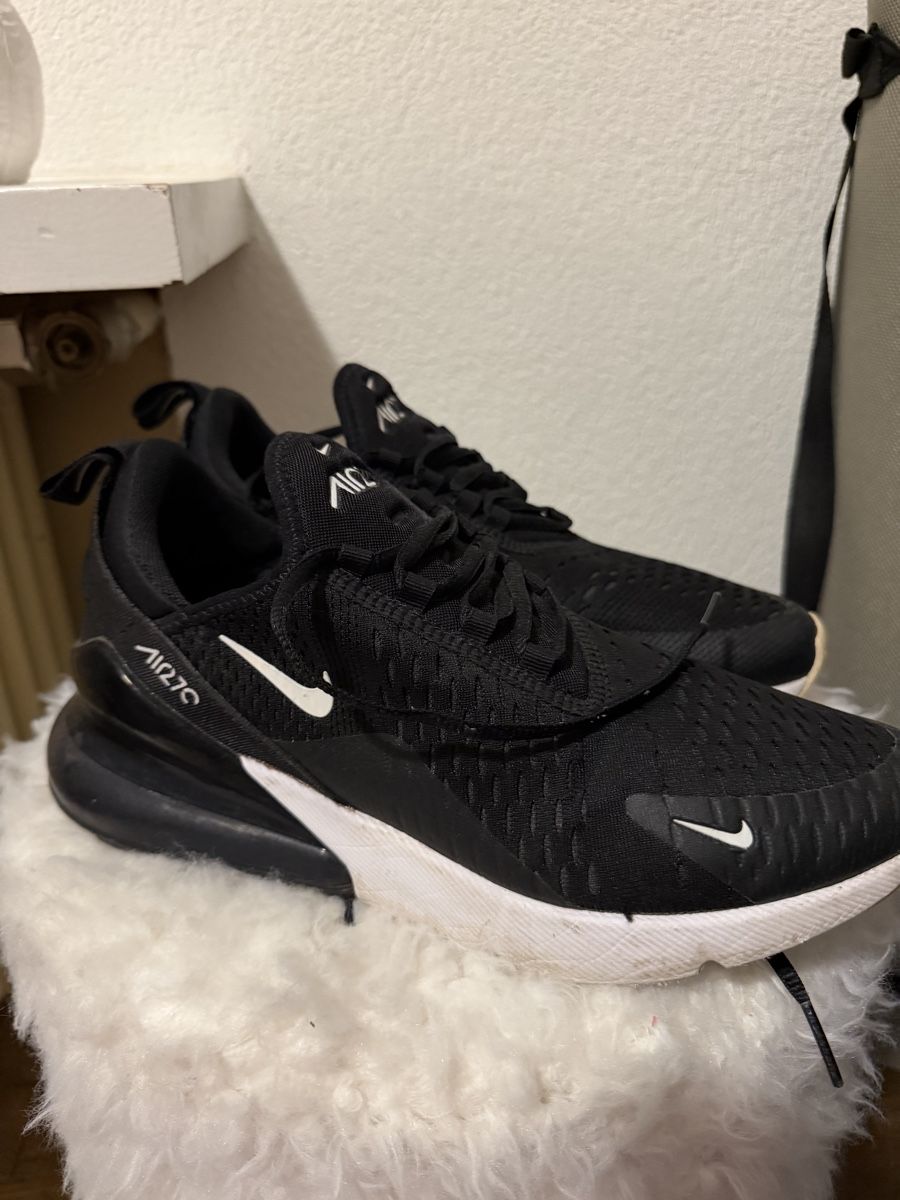Nike Scarpe da uomo: Nike Air Max 270 chaussures noir  – Usato da Villeneuve VD venduto da jxste_dani