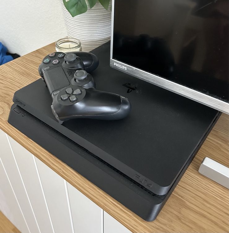 Sony Playstation 4 + 1 Controller (Neu (gemäss Beschreibung)) in ...