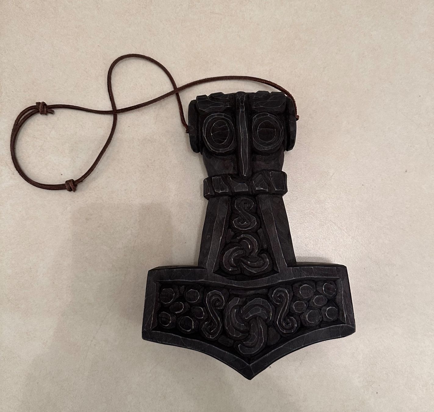 Tutte le decorazioni: Marteau de Thor – Nuovo (secondo la descrizione) da Monthey venduto da Cocotte