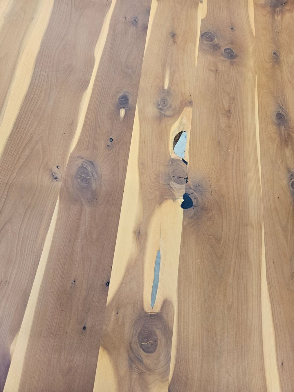 &Tradition Tables: Einzigartiger Tisch aus Eibenholz – D'occasion à Brienz BE par dabene 2