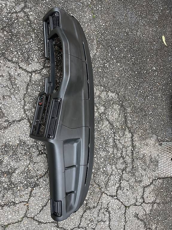 Tutti pezzi di ricambio auto: Cruscotto bmw e30 – Usato da Biasca venduto da dam_v27g 1