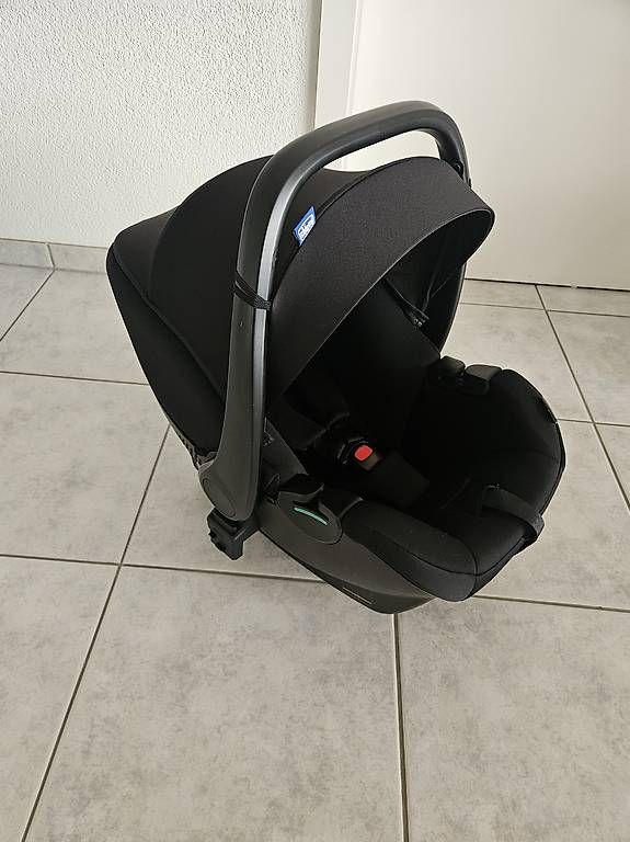 Chicco Seggiolini per auto: Chicco Kory i-Size Autositz Babyschale 40-80cm – Usato da Worb venduto da MisterSunshine 3