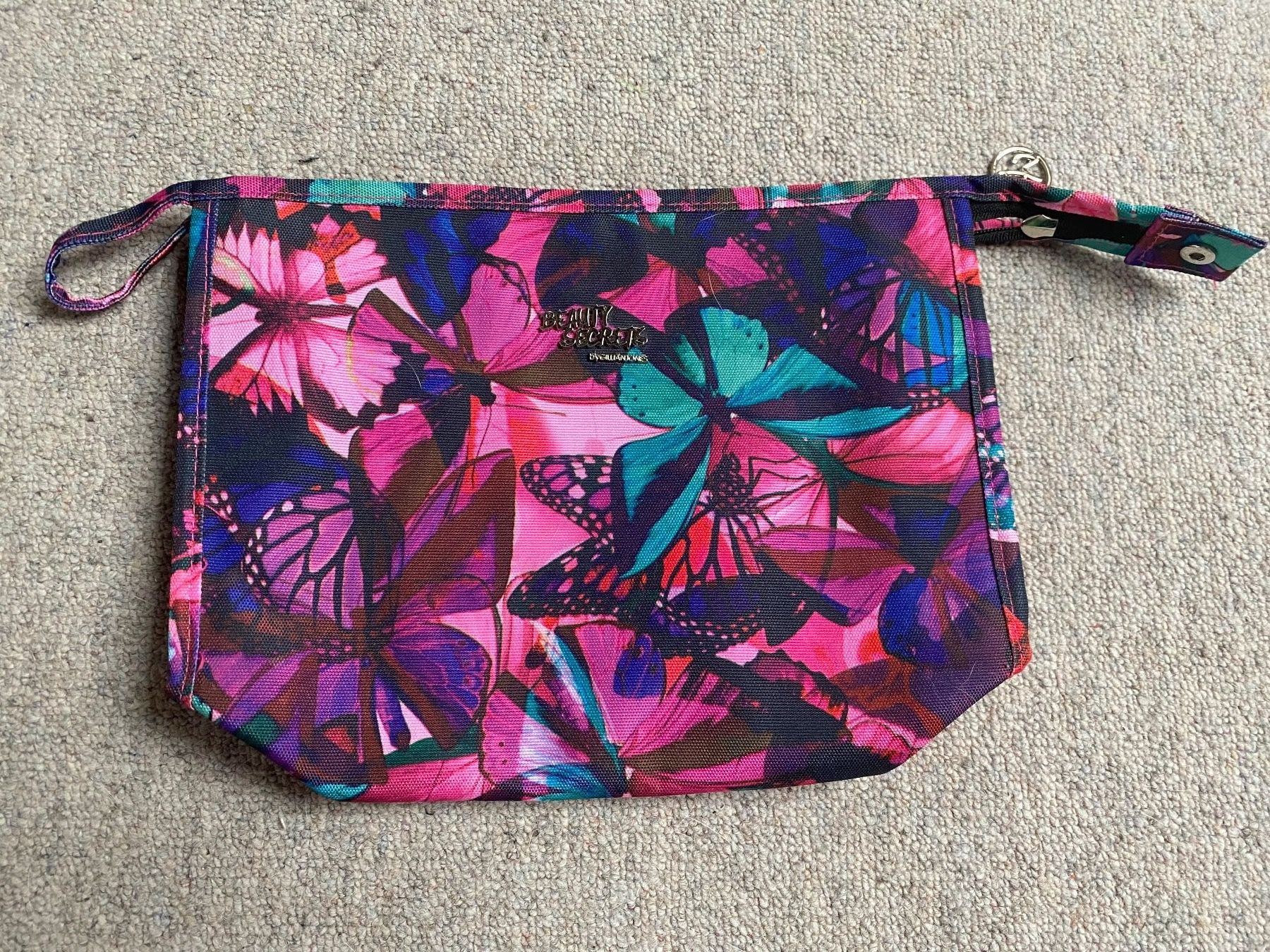 Kosmetikkoffer: Schminktasche/Necessaire pink/blau – Gebraucht aus Altendorf von am9j_nt