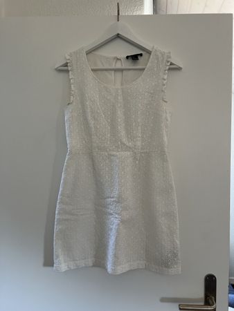 Sommerkleid in weiss mit schönem Lochmuster