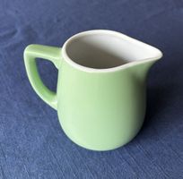Rössler Milch-/Rahmkännchen, grüne Linie. 1950-1960er Jahre