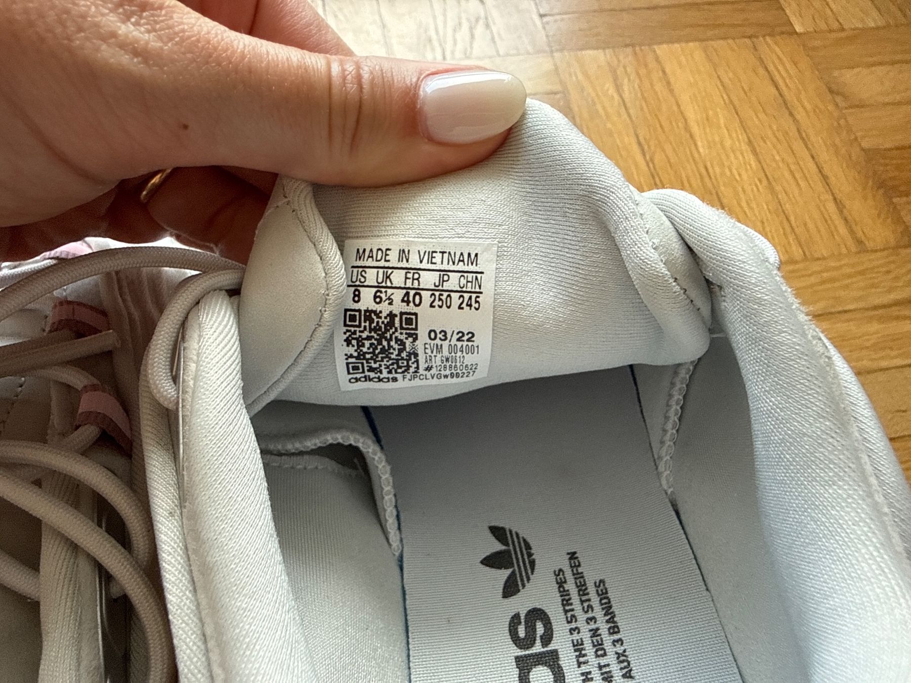 Adidas Damenschuhe: ADIDAS OZELIA SHOES 40 – Gebraucht aus Horgen von linuxrp 3