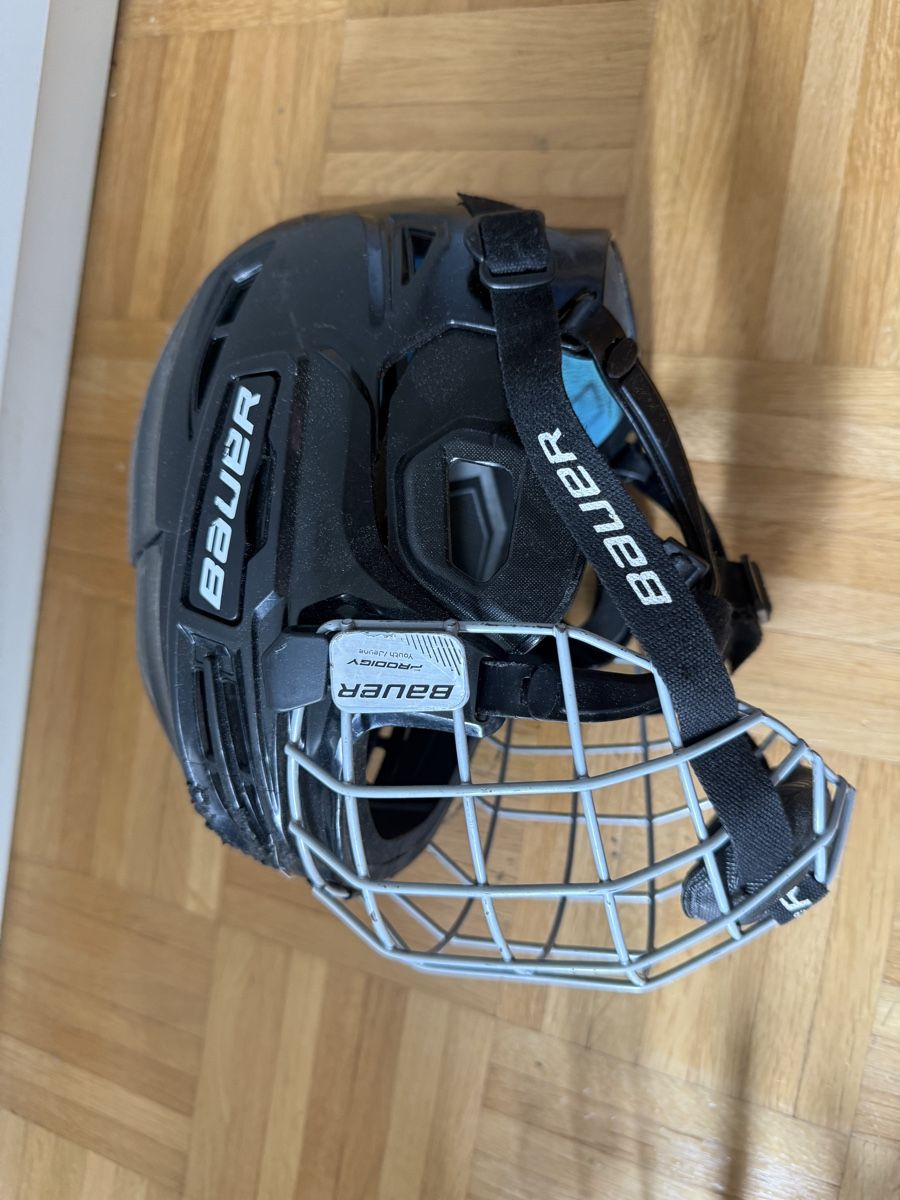 Bauer Caschi: Bauer Eishockey Helm mit Gitter, Grösse YTH – Usato da Au (ZH) venduto da Arbeitsameise