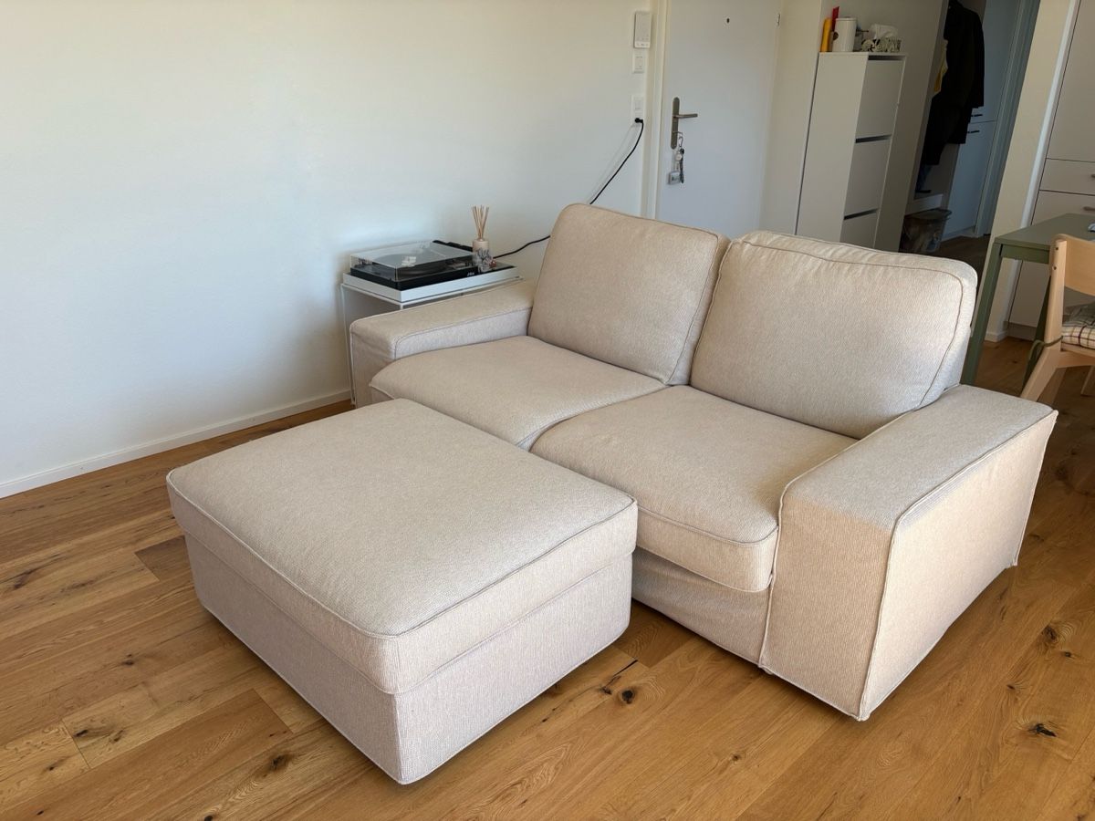 Sofas: Divano IKEA con pouf color crema, 2 posti – Neu (gemäss Beschreibung) aus St. Gallen von giu_c7f6 2