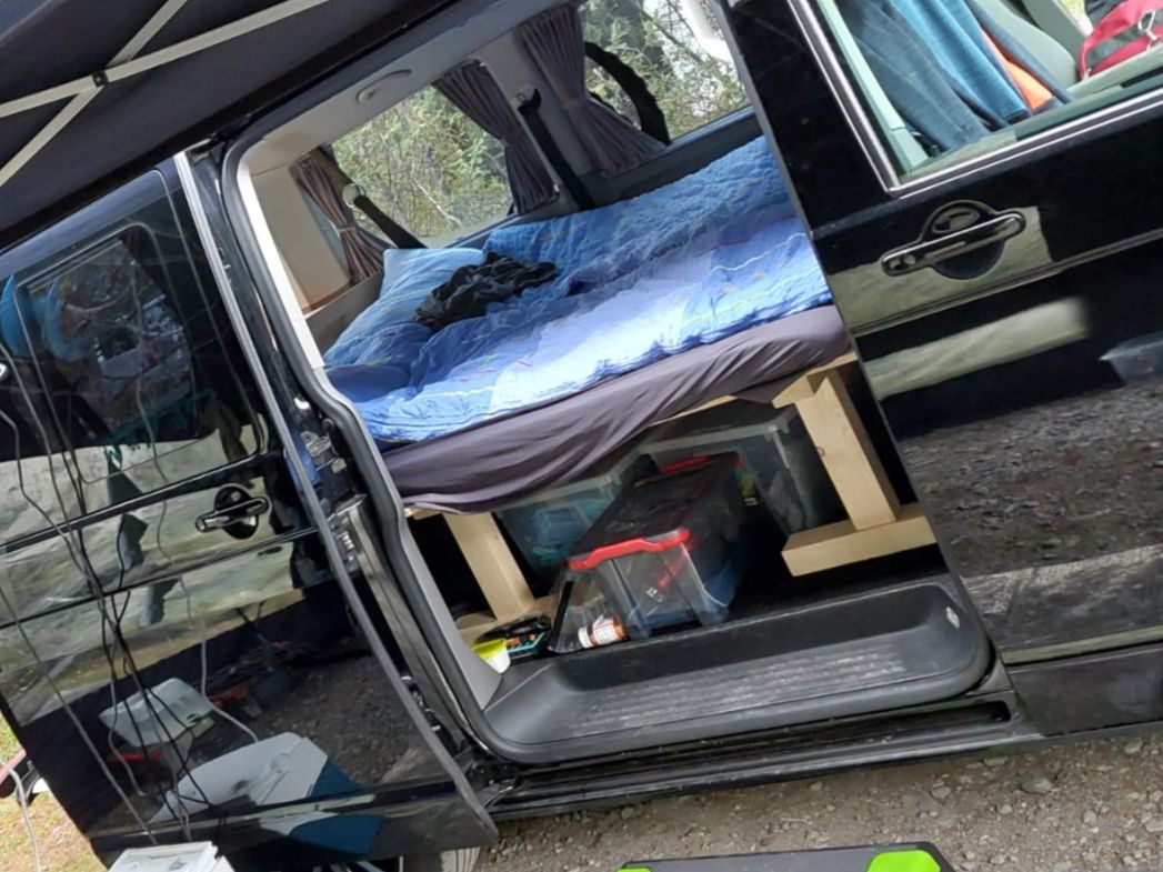 VW Veicoli da campeggio: VW T5 Transporter/Camper – Usato da Tennwil venduto da Tembeler 9