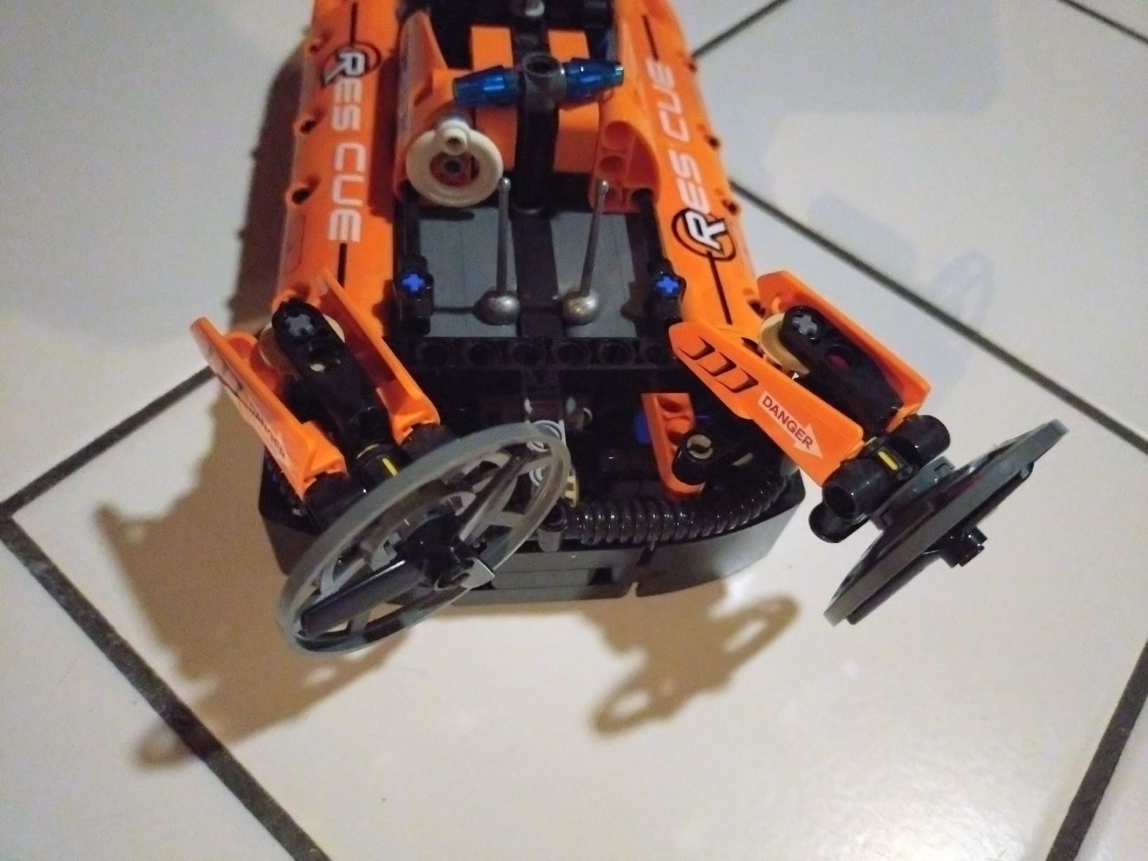 Lego Baukästen: Lego Technic Aeroglisseur L-92 Rescue – Gebraucht aus Farvagny-le-Grand von LaCaverne 4
