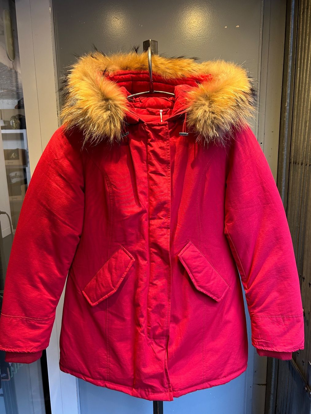 Jacken: DAMEN WINTERJACKE MIT PELZ ROT GR.M – Neu (gemäss Beschreibung) aus Zürich von LIQUIDATOR.CP