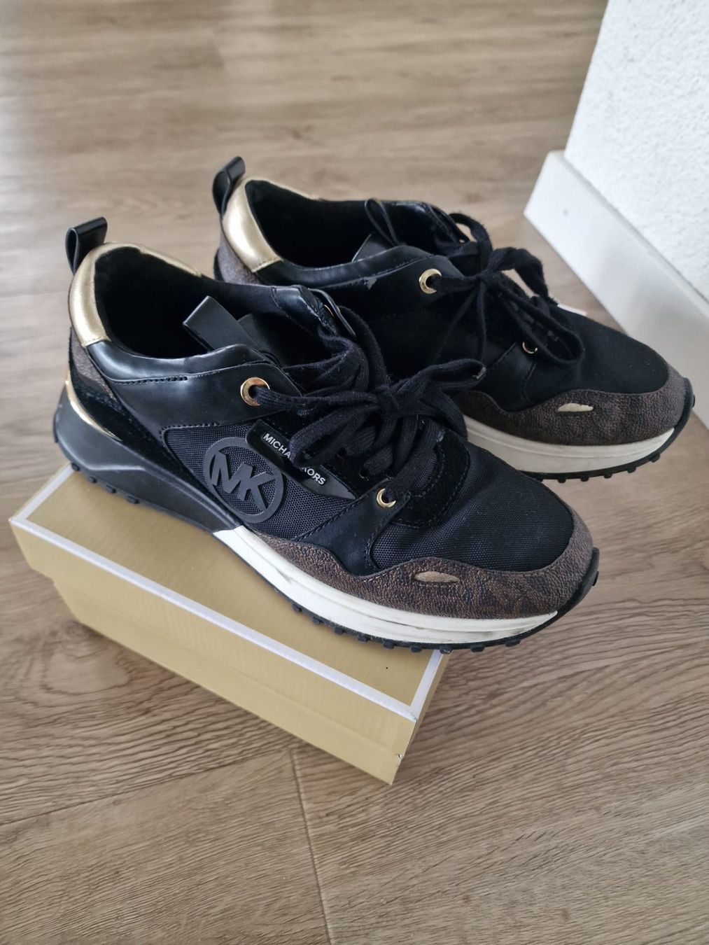 Michael Kors Scarpe da donna: Michael Kors Schuhe grösse 37 – Usato da Seftigen venduto da G00