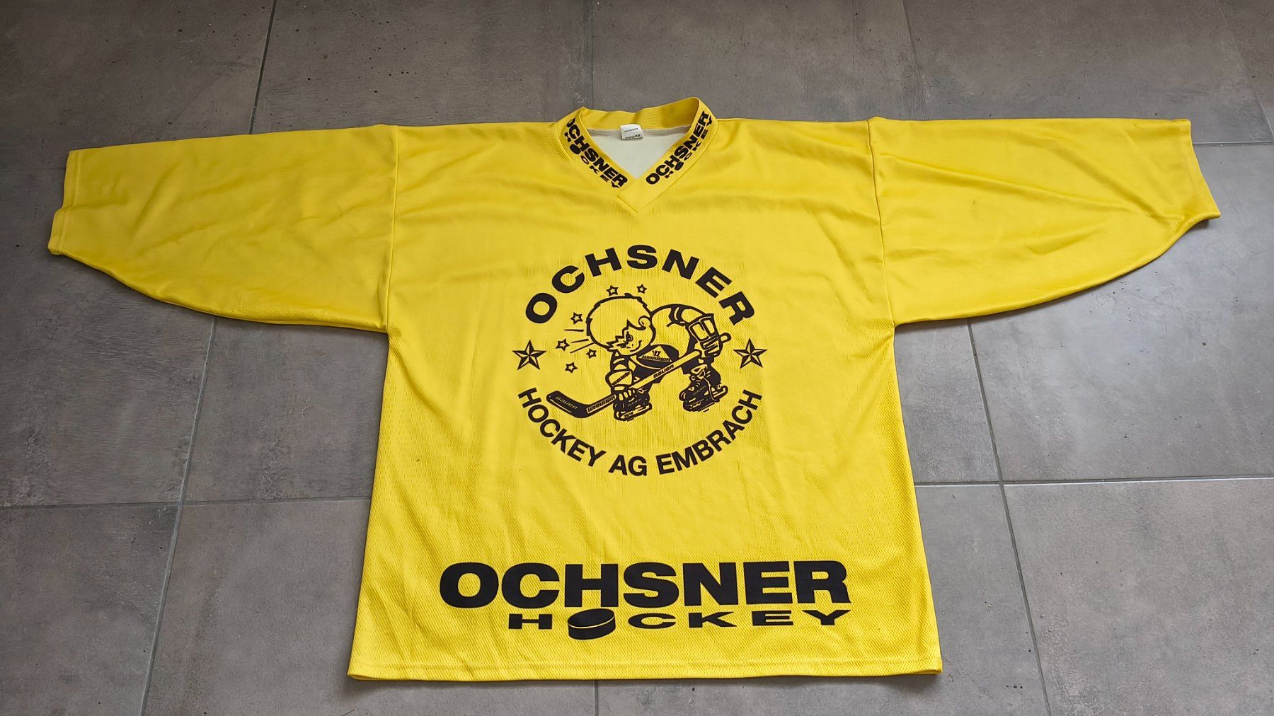 Leibchen & Hosen: Diverse Eishockey Artikel – Gebraucht aus Rain von redman77 7