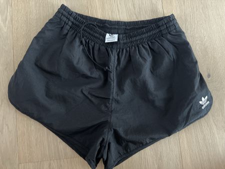 Adidas Damen Shorts Schwarz Grösse S Primegreen neuwertig
