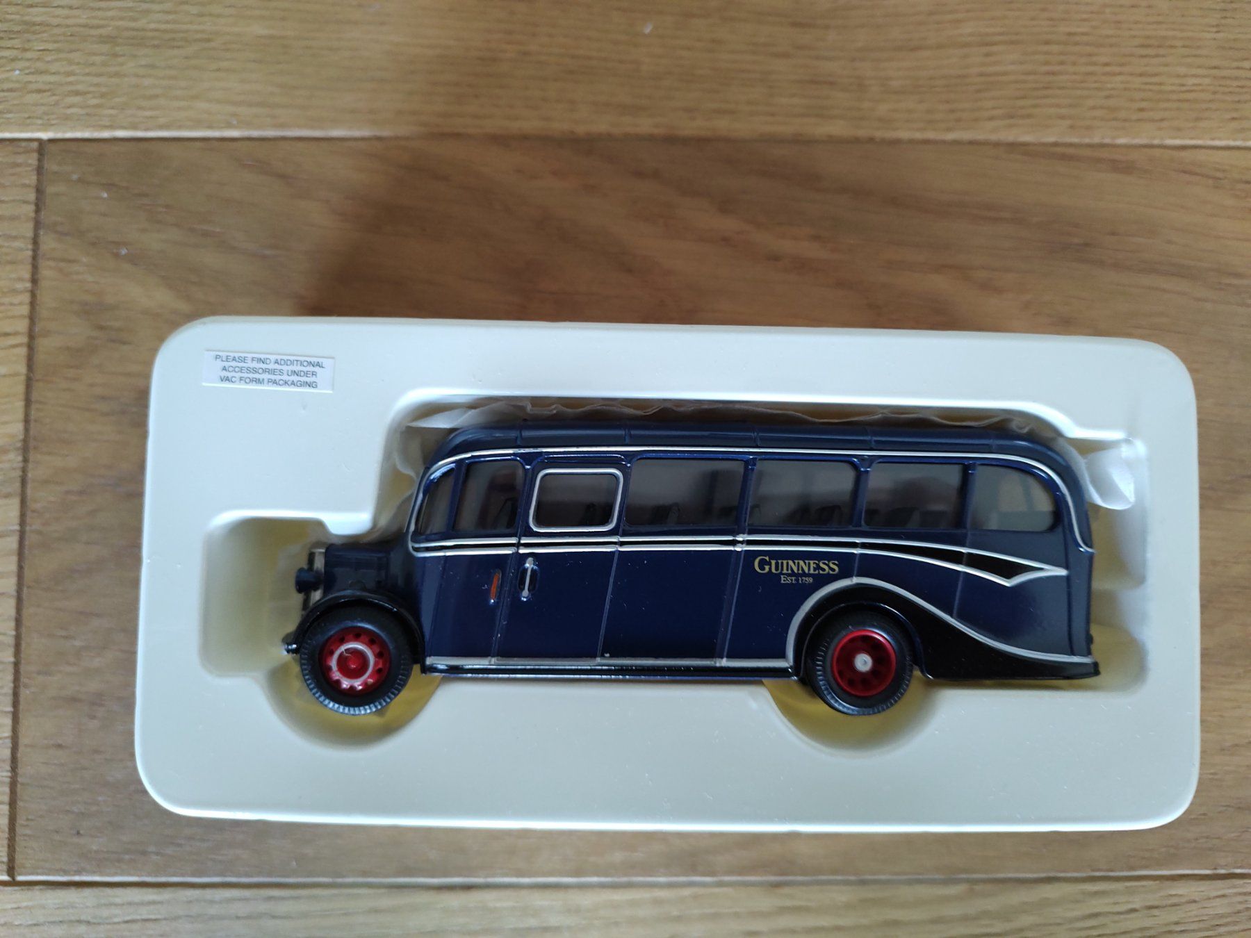 Corgi Toys Modellini d'auto: Corgi 33804 Bedford OB Coach Guinness – Nuovo (secondo la descrizione) da Nottwil venduto da Dorje67 1