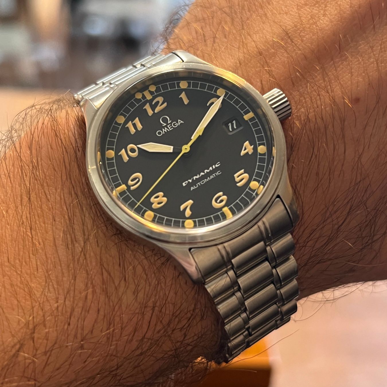 Omega Uhren: FLASH SALE Omega Dynamic Date Black Dial 5200.50 – Gebraucht aus Carouge GE von Watchaser 3