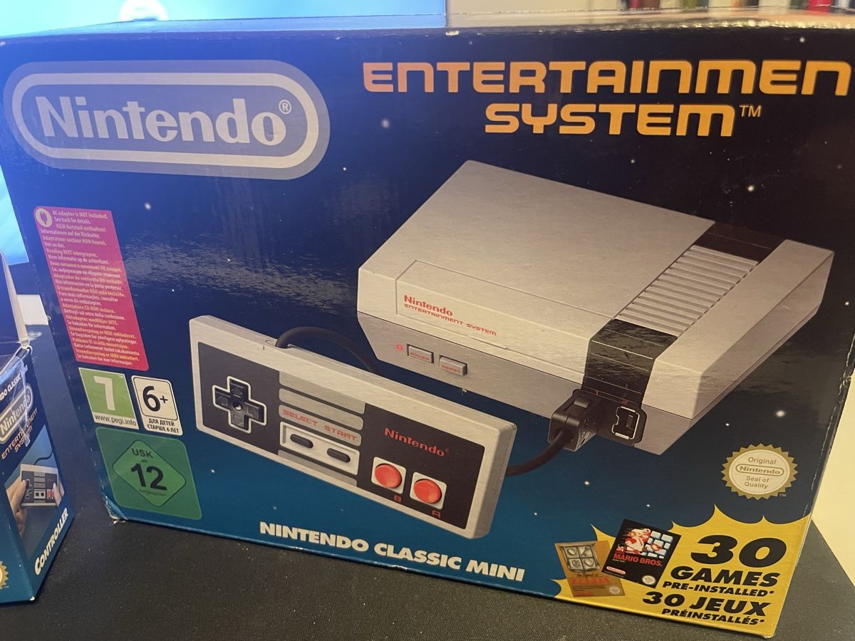 Nintendo Consoles: Nintendo Entertainment System NES Classic Mini + Controller – Neuf (Voir description) à Münchringen par loo_b7bd 1