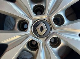 Superbe Occasion 4 pneus d'hiver sur jantes alu 235/65R17