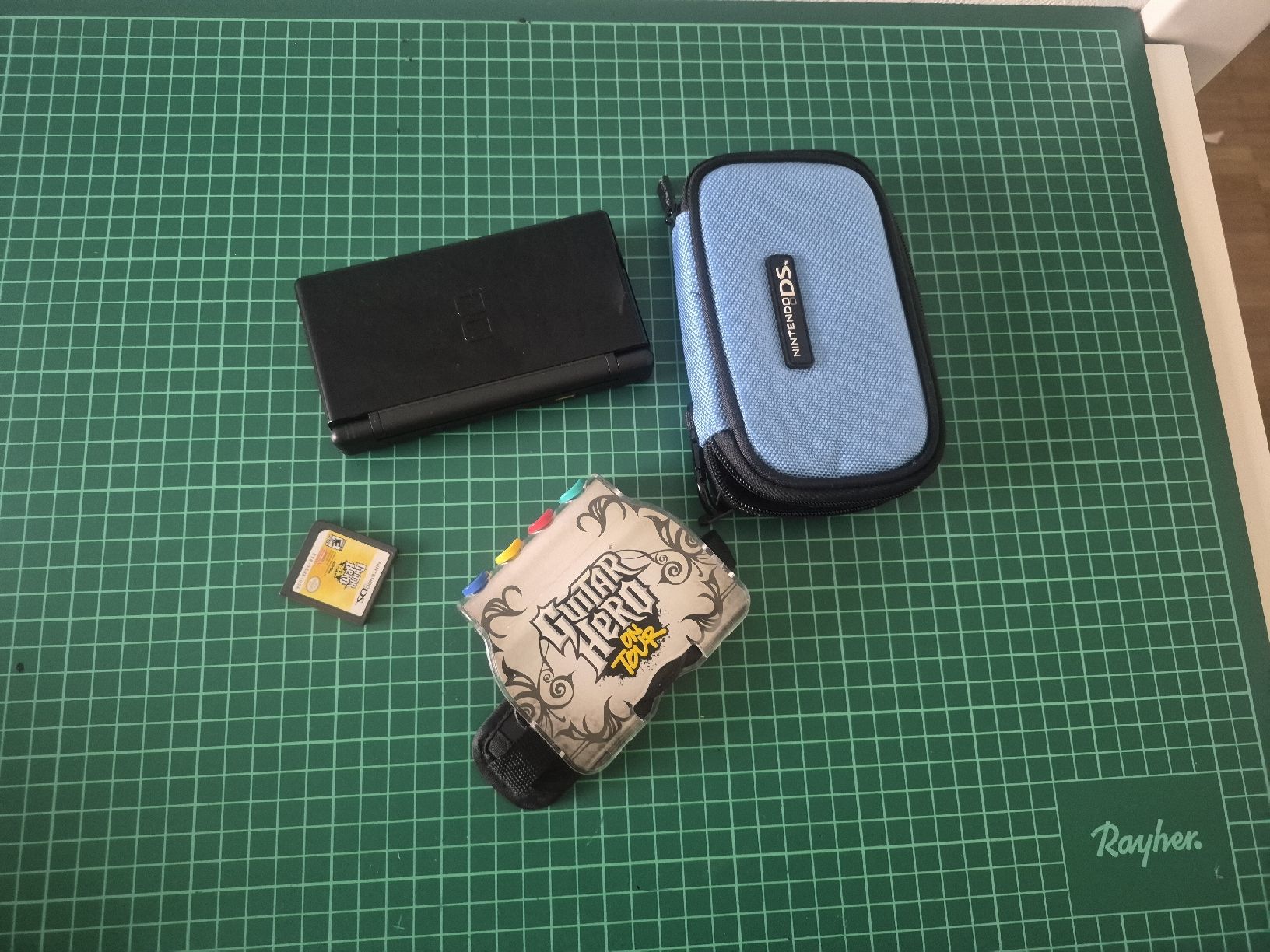 Nintendo Console: Nintendo DS Lite Black Bundle - Charger and Games! – Usato da Meyrin venduto da Retro-GZ 3