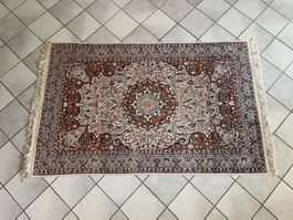Handgeknüpfter orientalischer Teppich aus Persien
