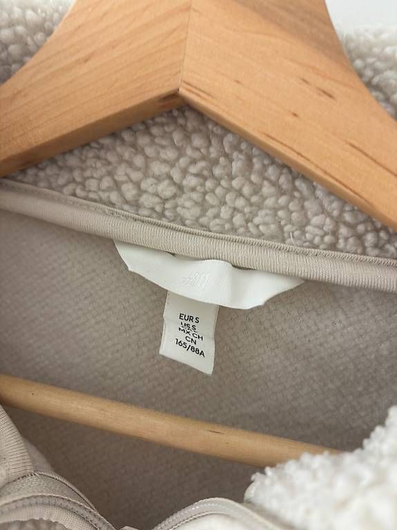 Jacken: Faserpelzjacke Grösse S – Gebraucht aus Oftringen von violetta9 1