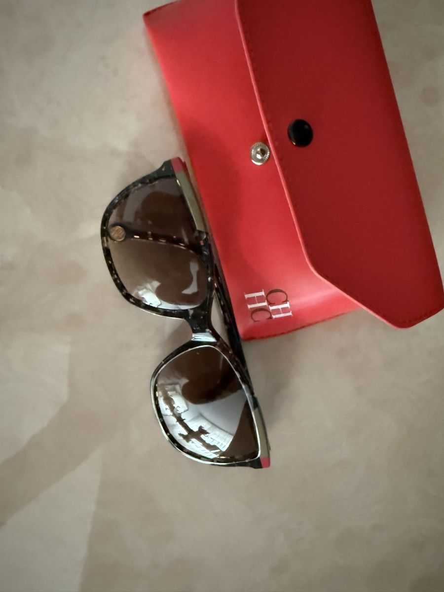 Carolina Herrera Lunettes & Verres: Lunettes de soleil Carolina Herrera  – Neuf (Voir description) à Meyrin par Steph_g28