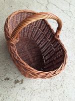 Korb oval mit Henkel (alt, Deko)
