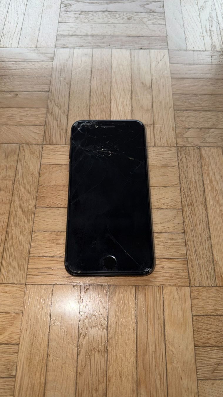 Apple Telefoni cellulari / Smartphones: iPhone SE (2. Gen) <=== – Usato da Zug venduto da Sirrider