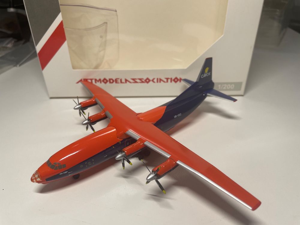 Antonov An-12 Cavok Ukraine UR-CEZ 1/200 | Kaufen auf Ricardo